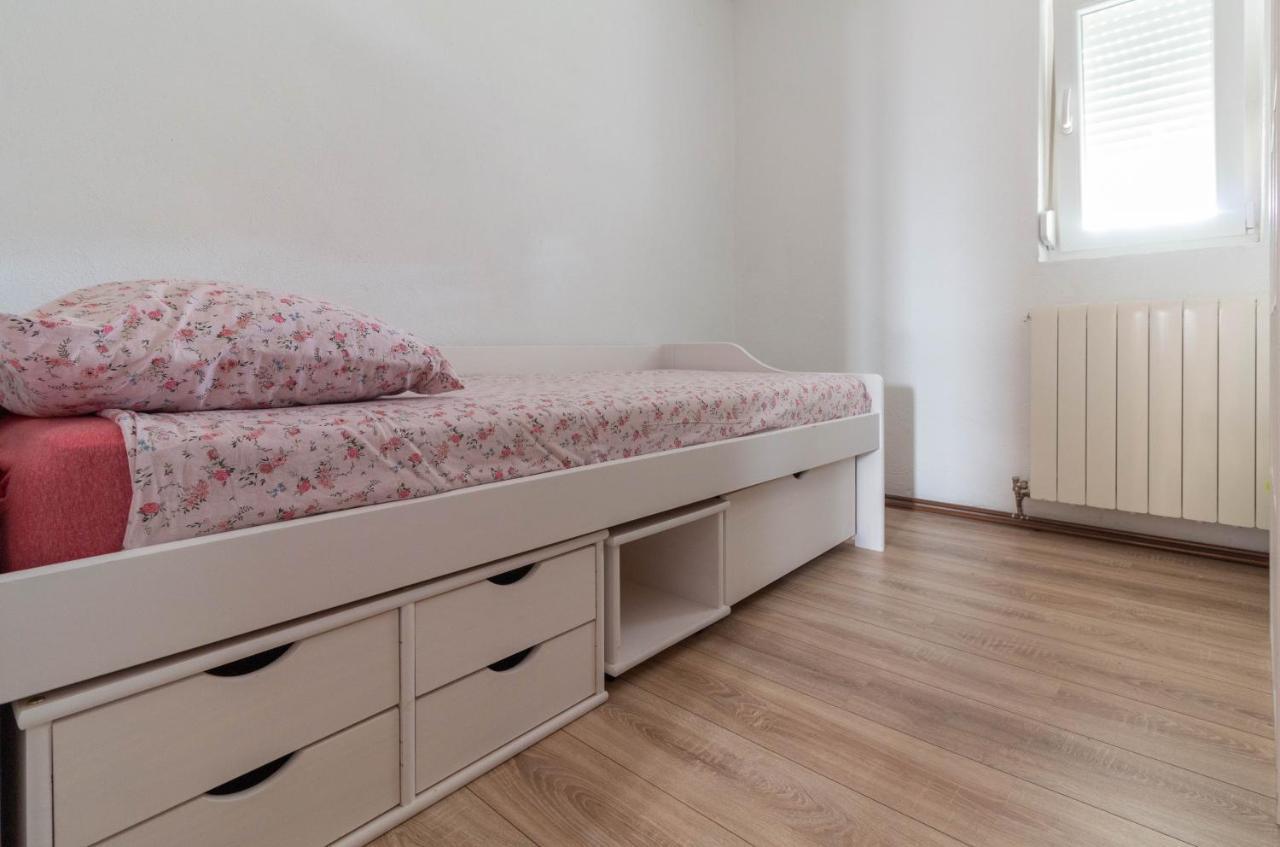 Modern Apartment Sara-Near The Beach Privlaka  Esterno foto